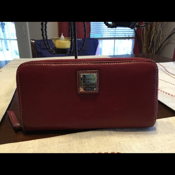 D&B Lg. Zip Around Wallet
